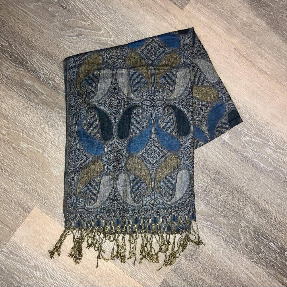 Elegant Women's Scarf